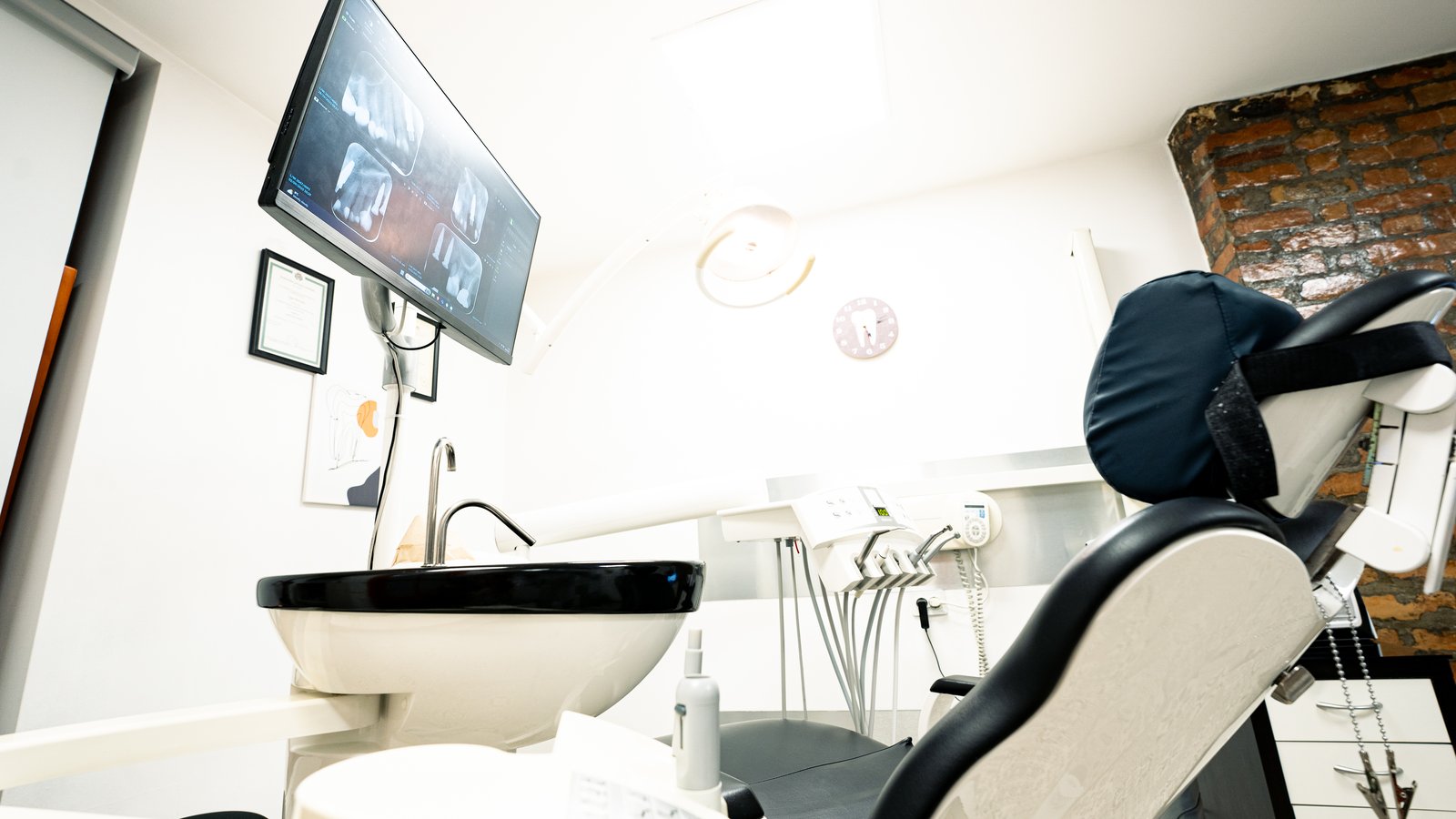 Zobārsts Villa Dental klīnikā Rīgā