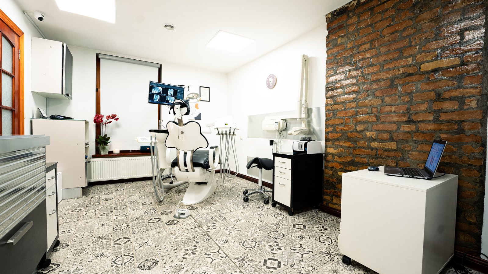 Zobārsts Villa Dental klīnikā Rīgā